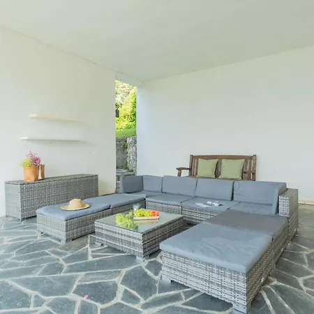 Vila View *